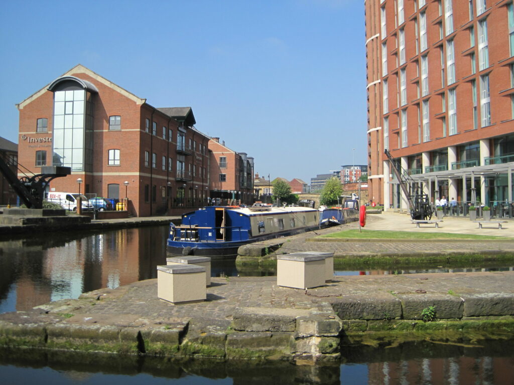 A good place to see freshwater plants: The Leeds & Liverpool Canal in ...